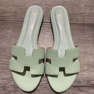 NWT Crown & Ivy Light Green Slide Sandals (9)